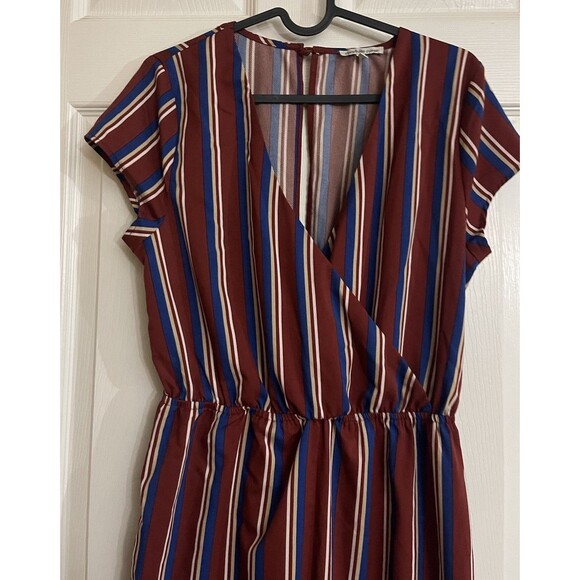 Charlotte Russe Women’s Burgundy Striped Jumpsuit Romper Size Medium Open Back - Picture 2 of 13